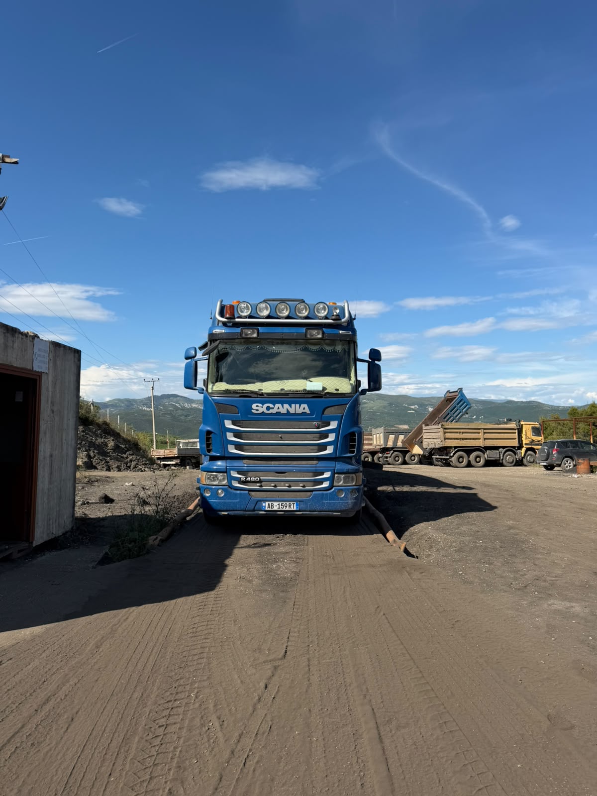 Kamion Scania i G-K-E Transport në terren